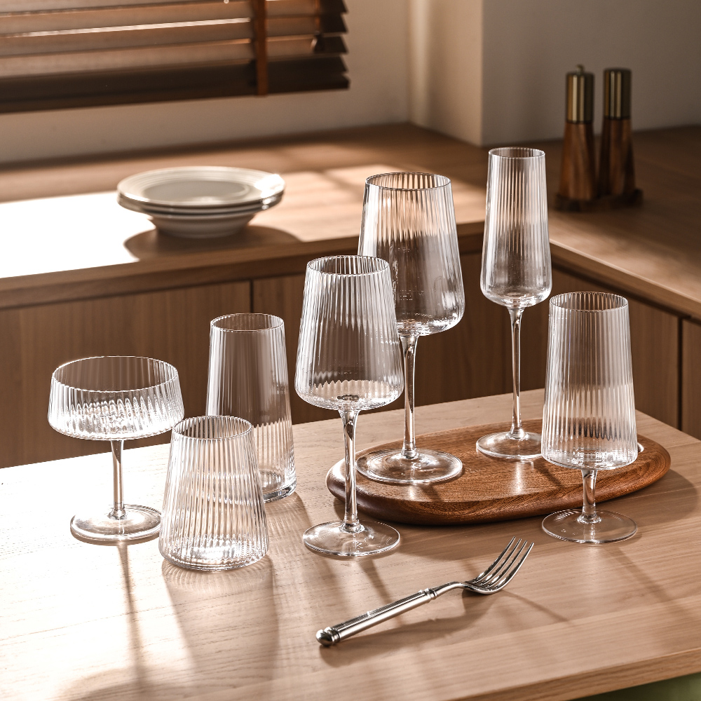 Elegant Fluted Wine Glasses Collection（images 1）