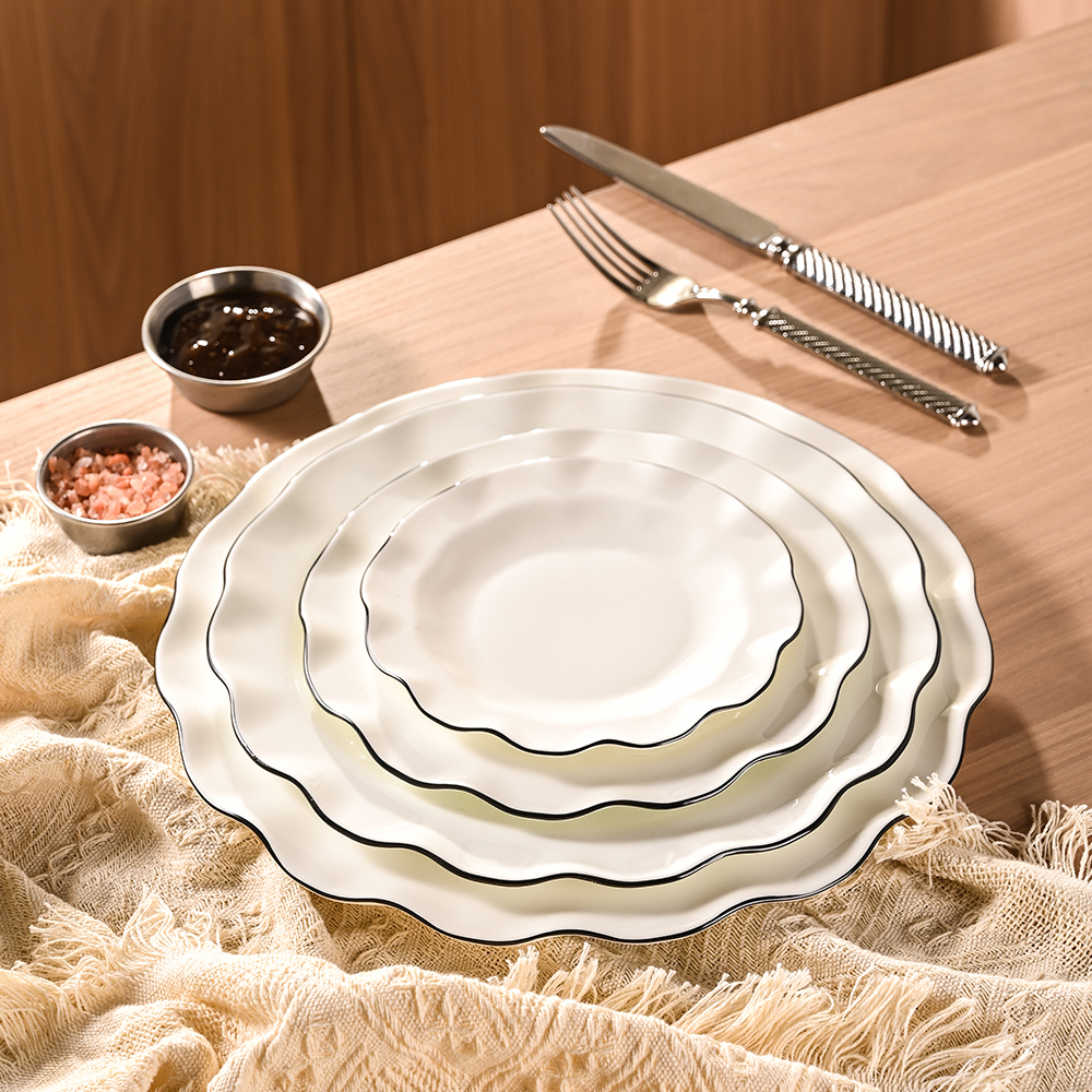 Ruffled Scalloped Black Rim Charger Plate（images 4）