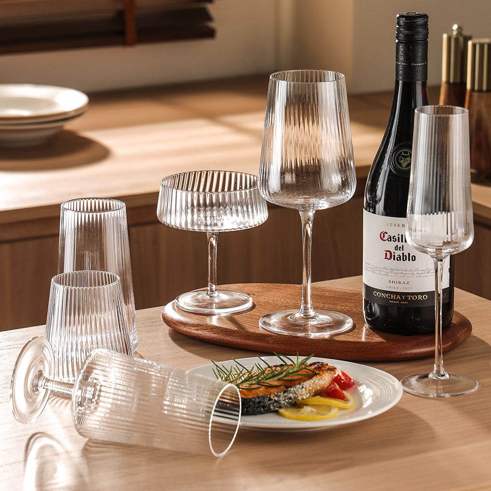Elegant Fluted Wine Glasses Collection（images 4）