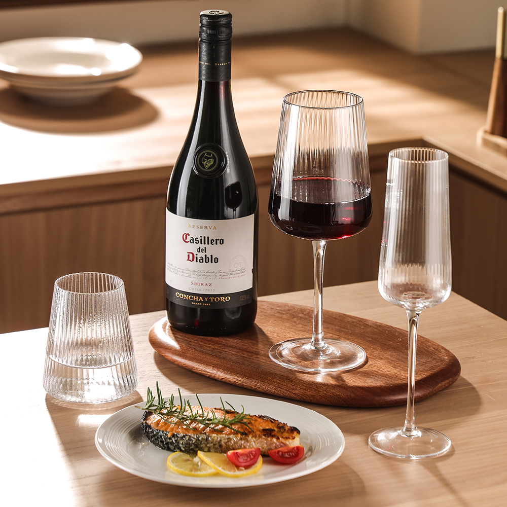 Elegant Fluted Wine Glasses Collection（images 6）