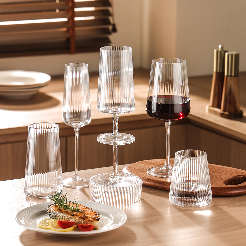 Elegant Fluted Wine Glasses Collection（images 7）