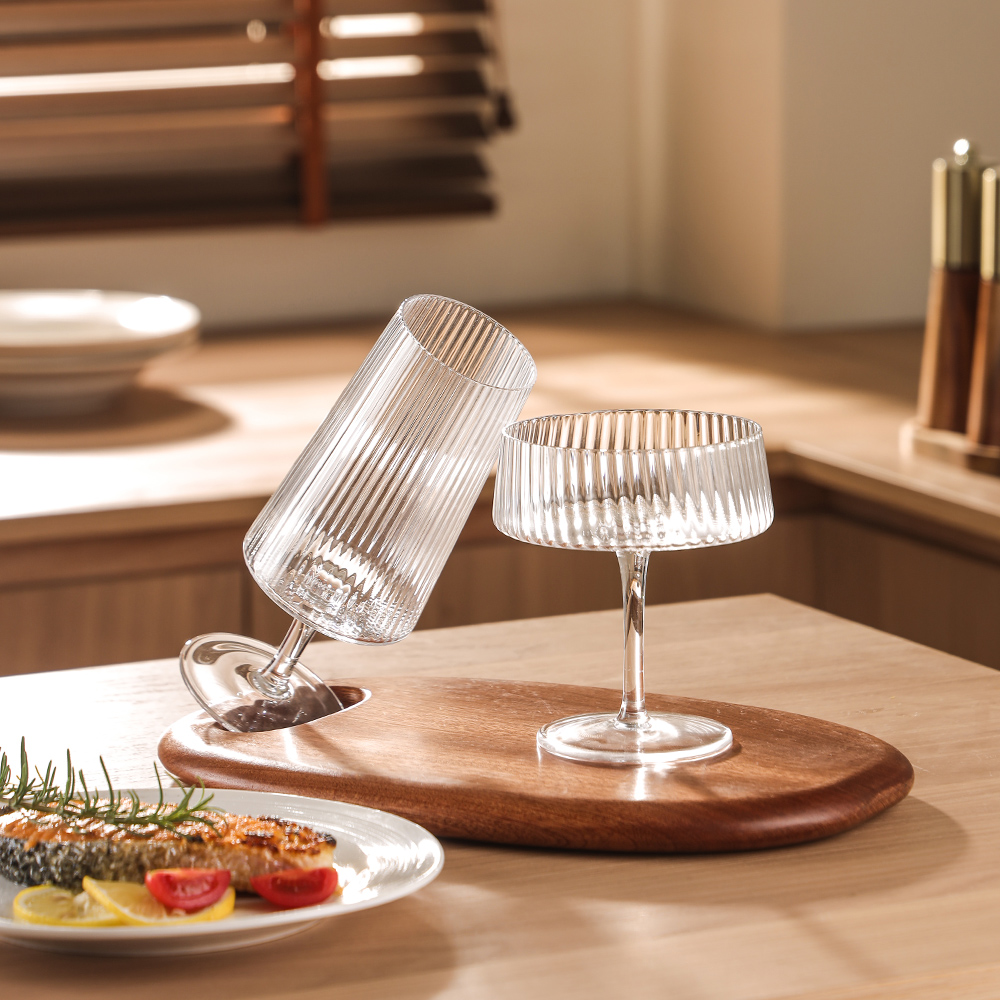 Elegant Fluted Wine Glasses Collection（images 2）